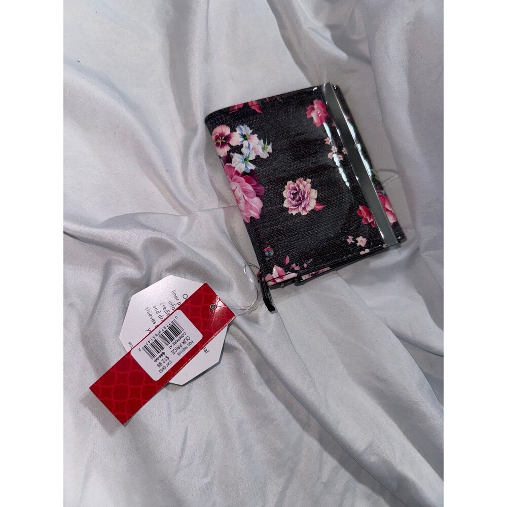 Small Wallet by Kelly & Katie new with tags B38